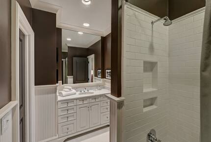 Charlotte Château - Charlotte, North Carolina