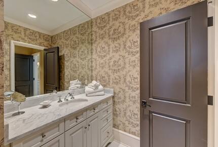 Charlotte Château - Charlotte, North Carolina