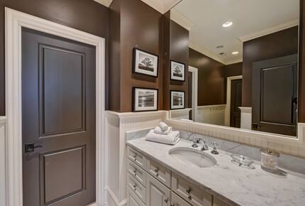 Charlotte Château - Charlotte, North Carolina