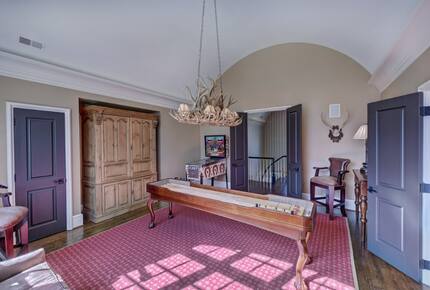 Charlotte Château - Charlotte, North Carolina