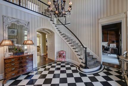 Home exchange in Charlotte NC, grand foyer with chandelier