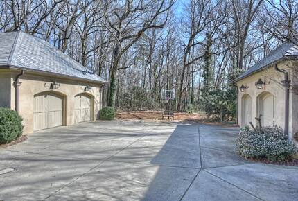 Charlotte Château - Charlotte, North Carolina