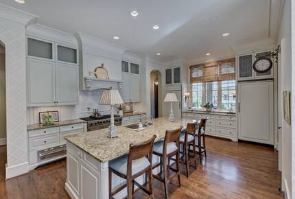 Home exchange in Charlotte NC, kitchen with granite counters