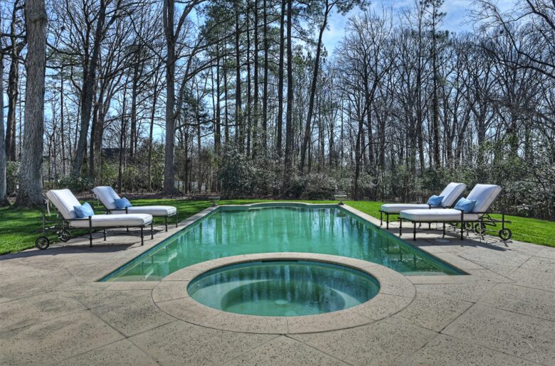 Charlotte Château - Charlotte, North Carolina