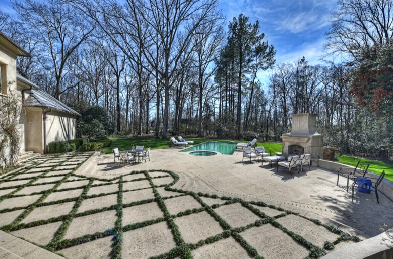 Charlotte Château - Charlotte, North Carolina