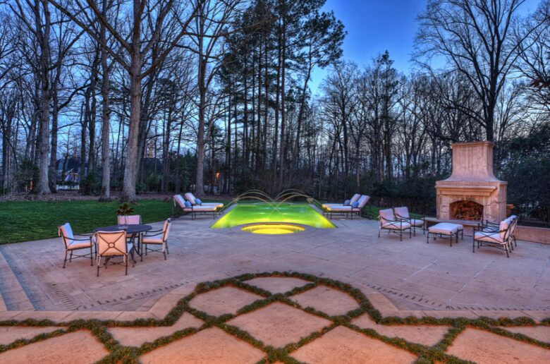 Charlotte Château - Charlotte, North Carolina