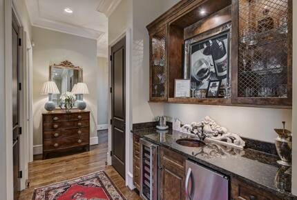 Home exchange in Charlotte NC with wet bar