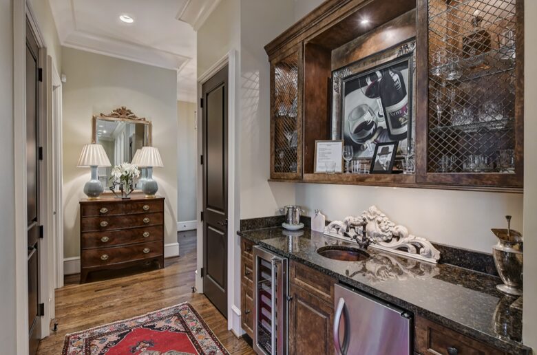 Home exchange in Charlotte NC with wet bar