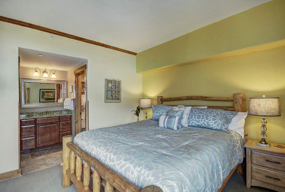 Village at Breckenridge - Ski-In/Ski-Out Peak 9 - Breckenridge, Colorado