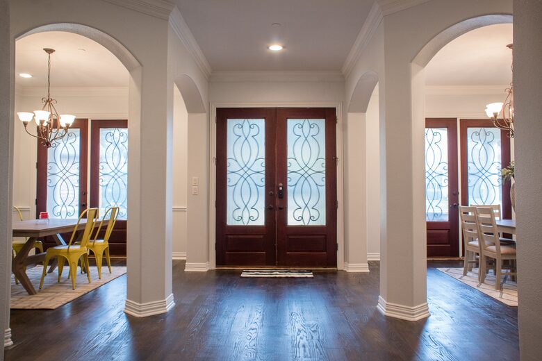 Home exchange in Farmers Branch TX with large foyer