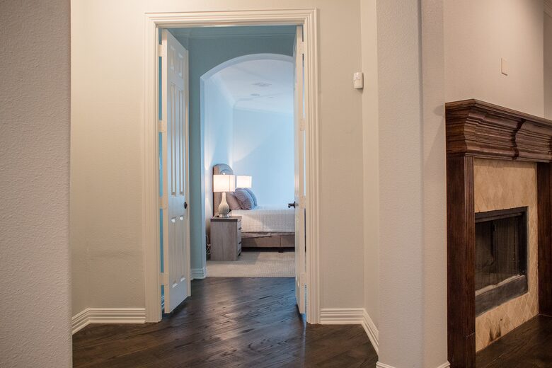 Home exchange in Farmers Branch TX, first floor master bedroom
