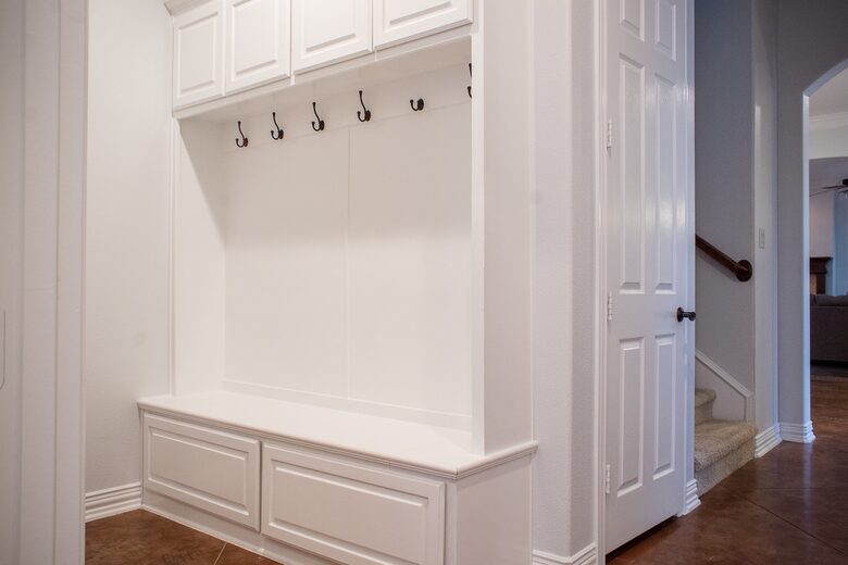 Home exchange in Farmers Branch TX, coat nook with hangers