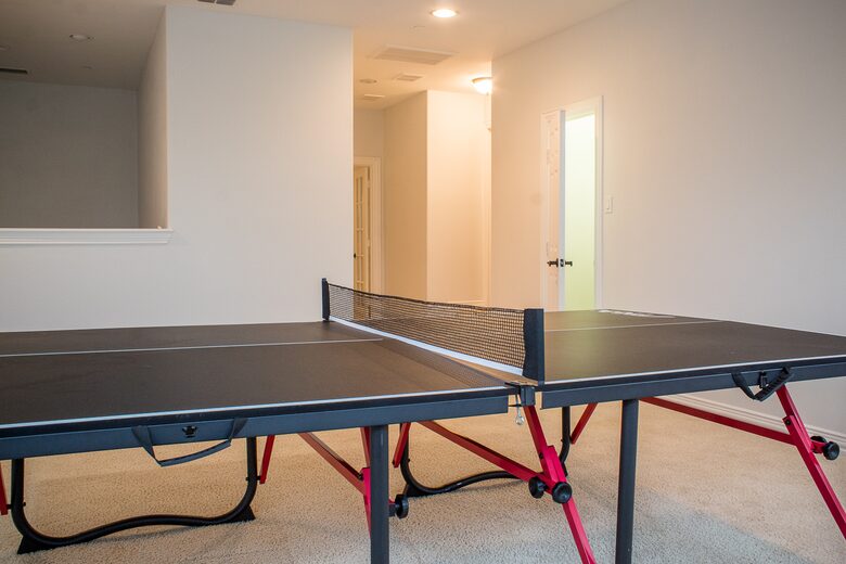 Home exchange in Farmers Branch TX, game room with ping pong table