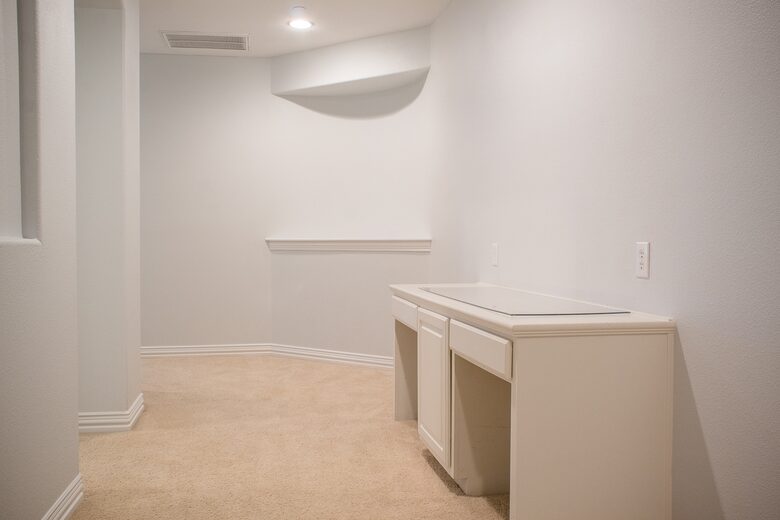 Home exchange in Farmers Branch TX, hallway