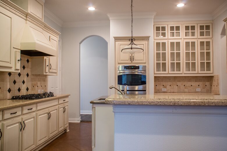 Home exchange in Farmers Branch TX, kitchen with granite countertops