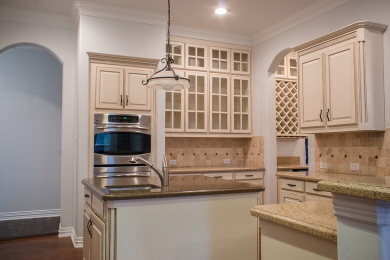 Home exchange in Farmers Branch TX, kitchen with a double oven