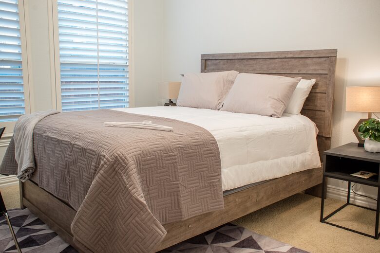 Home exchange in Farmers Branch TX, bedroom with queen bed