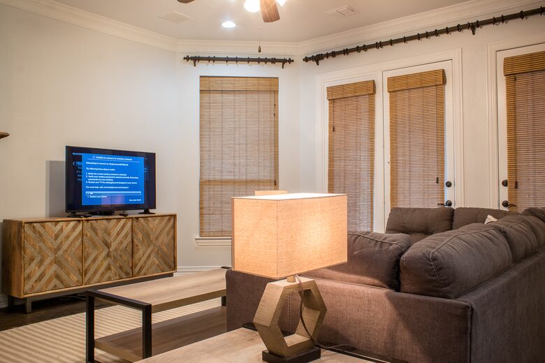 Home exchange in Farmers Branch TX, living room with flatscreen TV
