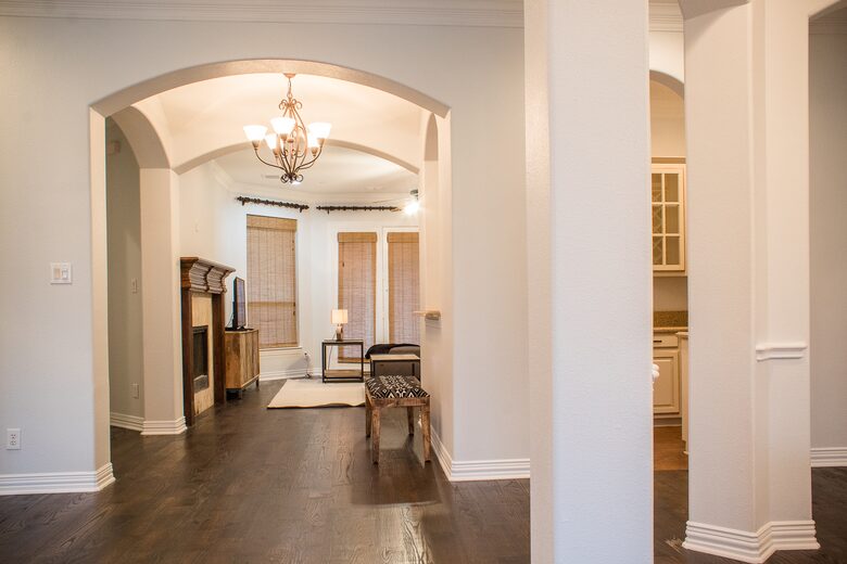 Home exchange in Farmers Branch TX with arched doorways
