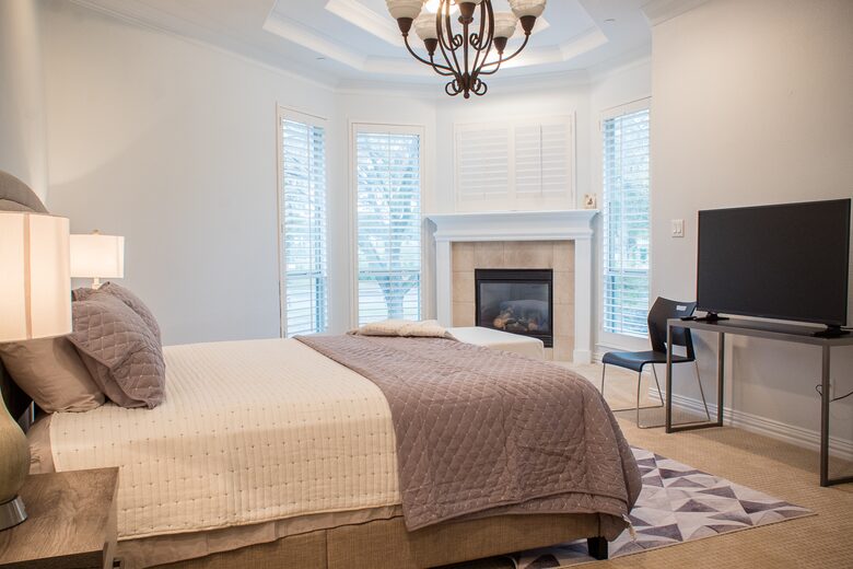 Home exchange in Farmers Branch TX, master bedroom with flatscreen TV
