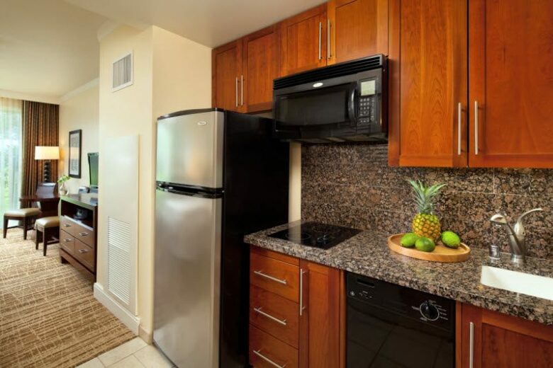 Home exchange in Kaua'i HI, kitchenette with granite counters