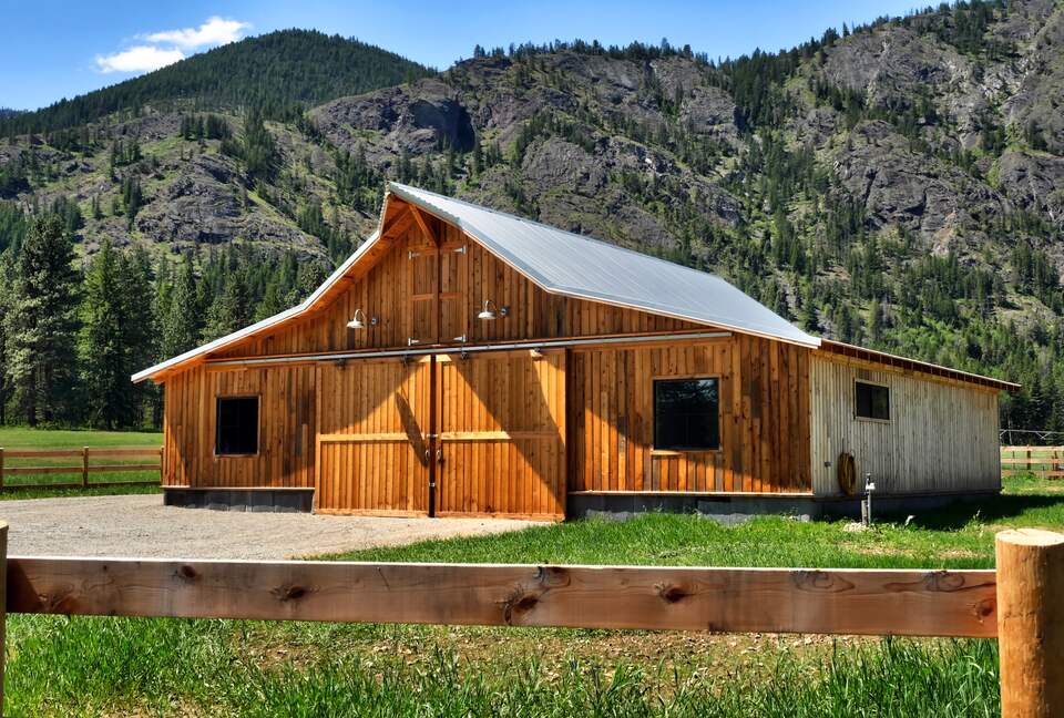 Home exchange in Winthrop WA with several buildings