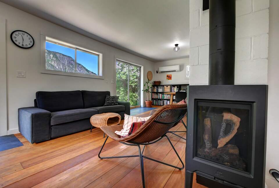 Home exchange in Winthrop WA, living room with fireplace and sofa