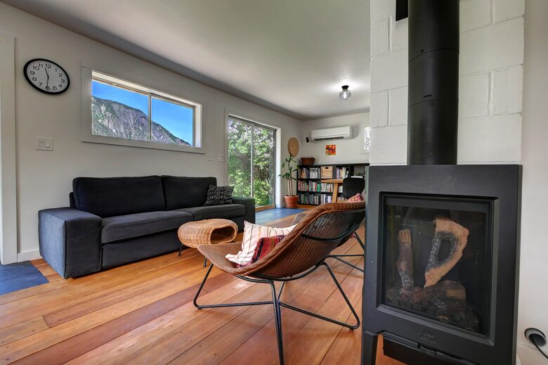 Home exchange in Winthrop WA, living room with fireplace and sofa