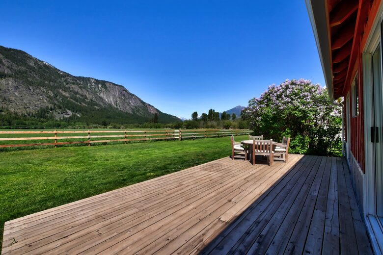 Home exchange in Winthrop WA with large deck