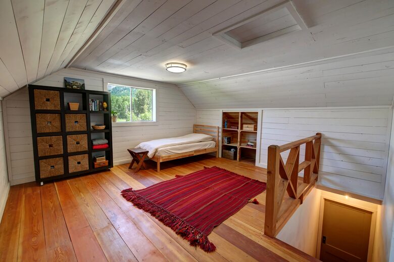 Home exchange in Winthrop WA, loft area with twin bed