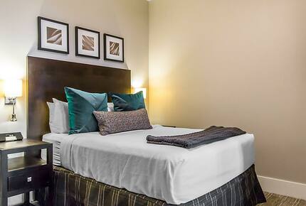 Home exchange, the Studio Homes at Ellis Square, bedroom