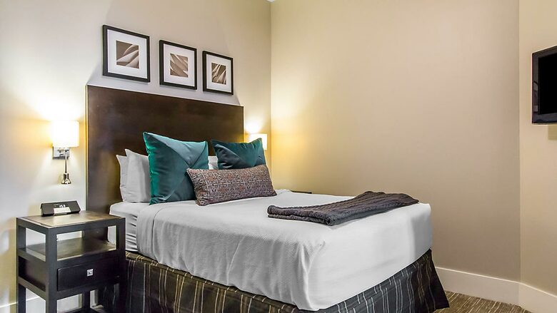 Home exchange, the Studio Homes at Ellis Square, bedroom