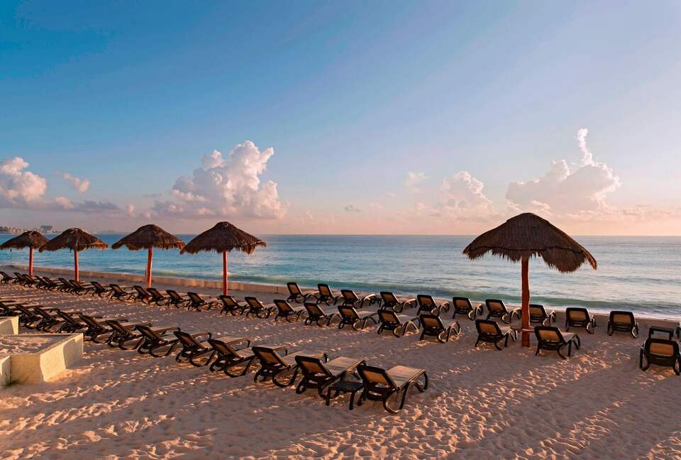 Home exchange in Cancun, the beach at dusk at the Westin Resort