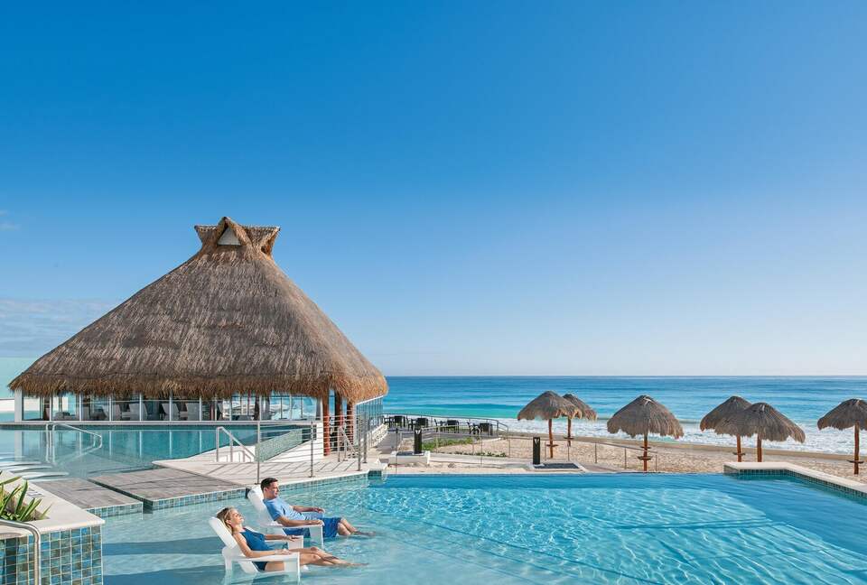 Home exchange in Cancun, triangle pools at the Westin Resort & Spa