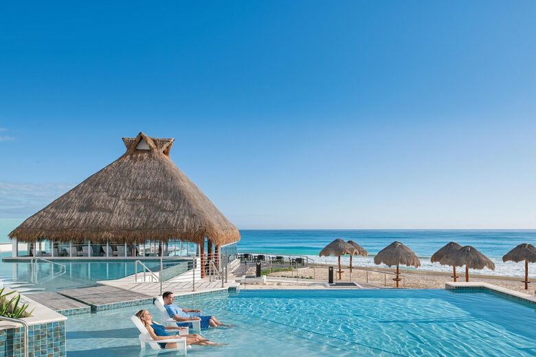 Home exchange in Cancun, triangle pools at the Westin Resort & Spa