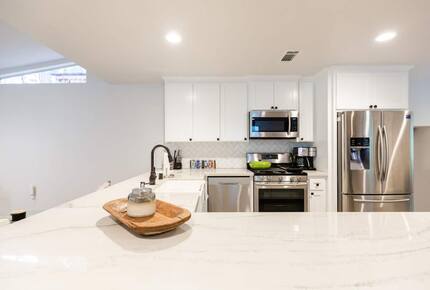 Home exchange in Bass Lake CA, kitchen with large quartz peninsula