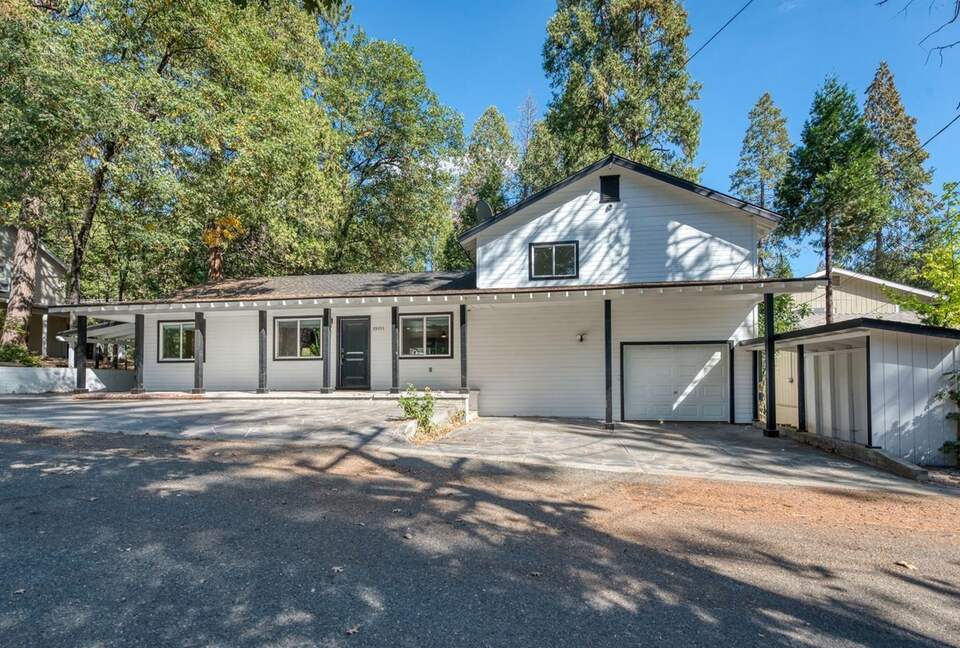 Home exchange in Bass Lake CA, 4 bed 4 bath sleeps 10