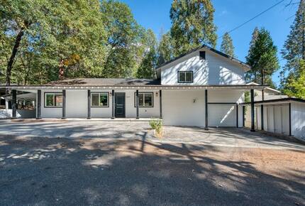 Home exchange in Bass Lake CA, exterior with driveway