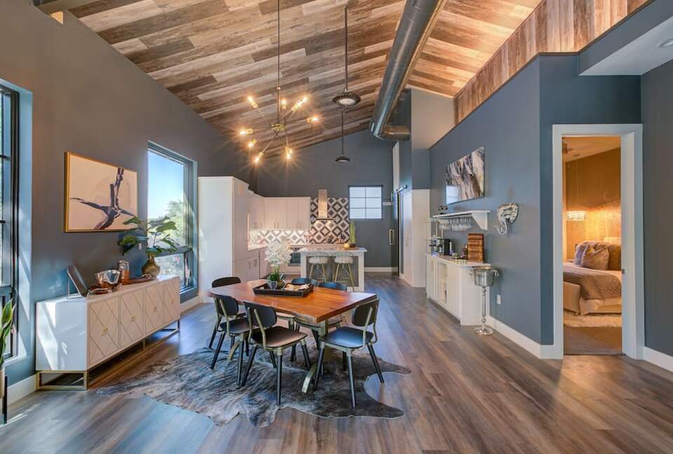 Home exchange in Spicewood TX, master bedroom off of kitchen