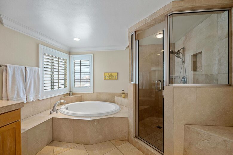 Home exchange in Oxnard CA, master bathroom with walk-in shower