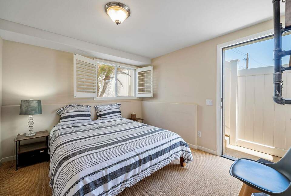 Home exchange in Oxnard CA, guest bedroom open to private patio
