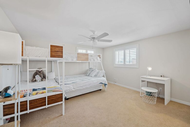 Home exchange in Oxnard CA, guest room with double bunk beds