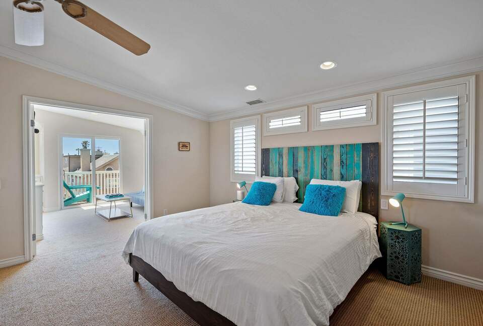 Home exchange in Oxnard CA, master bedroom with king-size bed