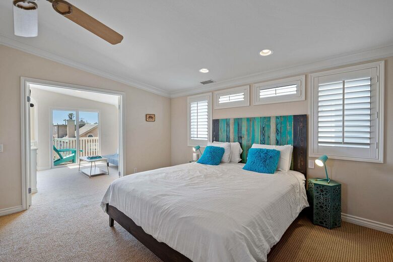 Home exchange in Oxnard CA, master bedroom with king-size bed