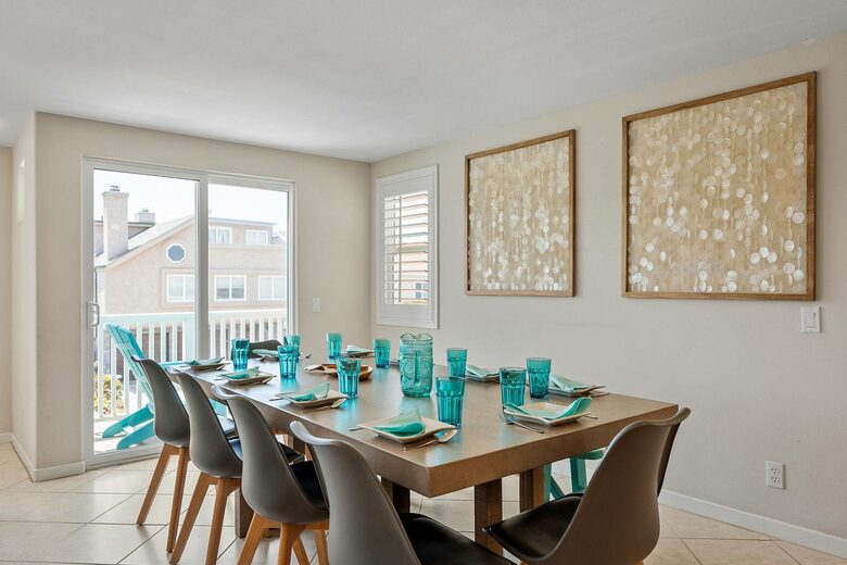 Home exchange in Oxnard CA, dining room with door open to deck