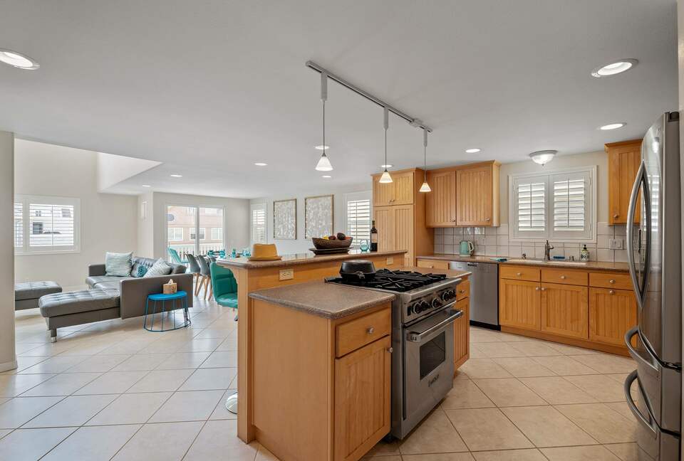 Home exchange in Oxnard CA, kitchen with stainless steel appliances