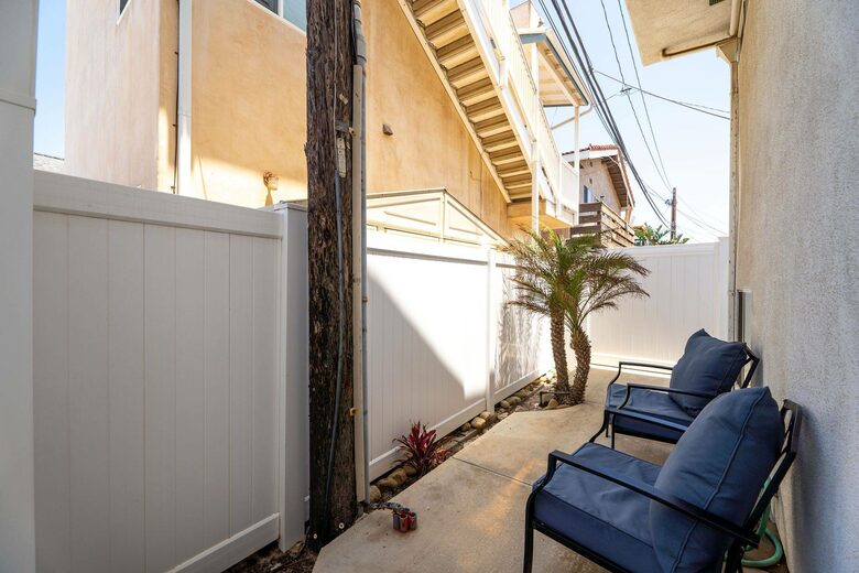 Home exchange in Oxnard CA, private patio with soft seating