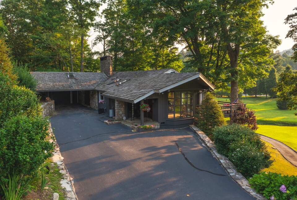 North Carolina Gem Overlooking 18th Green at Hound Ears Country Club - Boone, North Carolina