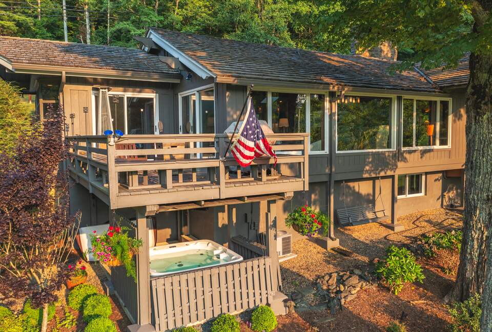 North Carolina Gem Overlooking 18th Green at Hound Ears Country Club - Boone, North Carolina