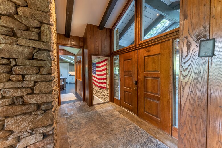 North Carolina Gem Overlooking 18th Green at Hound Ears Country Club - Boone, North Carolina